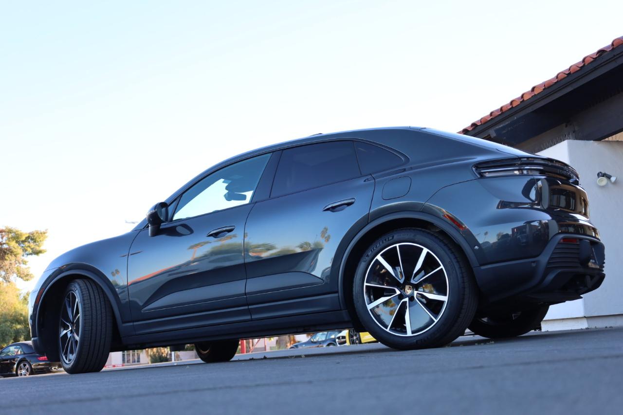 Porsche Macan 4 Electric AWD 2025