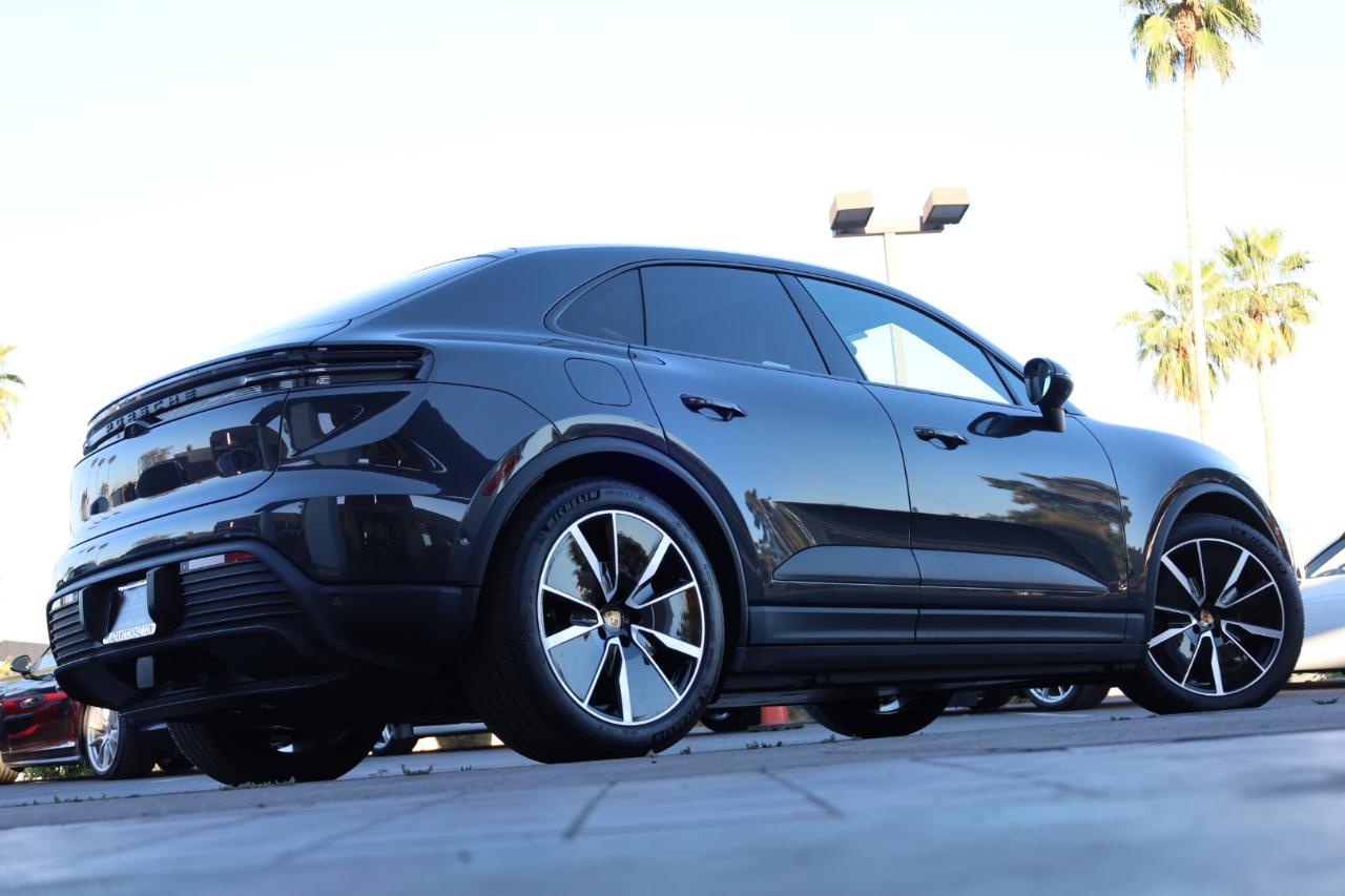 Porsche Macan 4 Electric AWD 2025