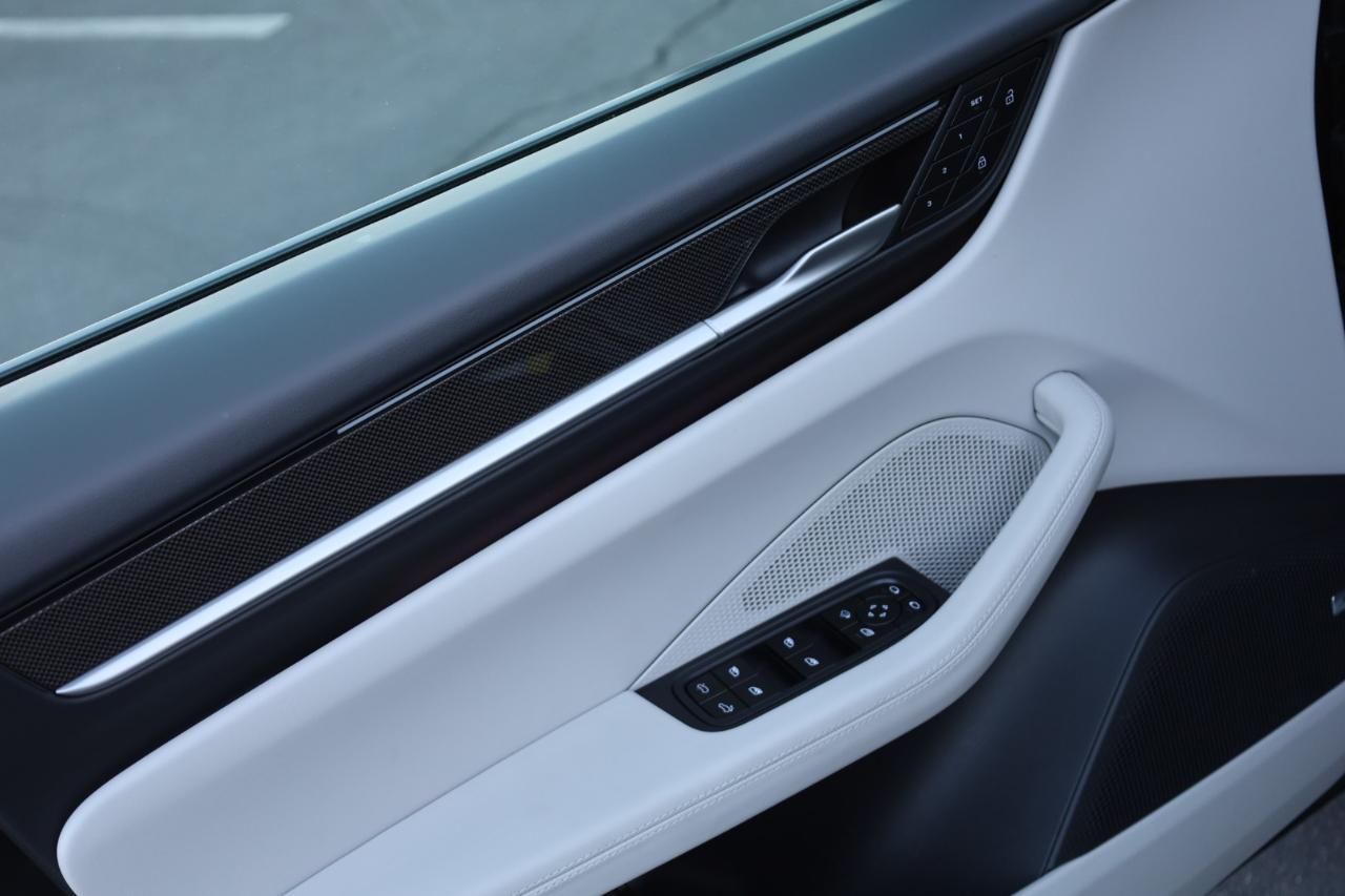 Porsche Macan 4 Electric AWD 2025