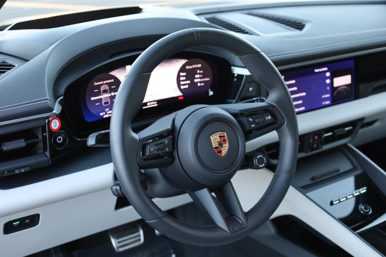 Porsche Macan 4 Electric AWD 2025