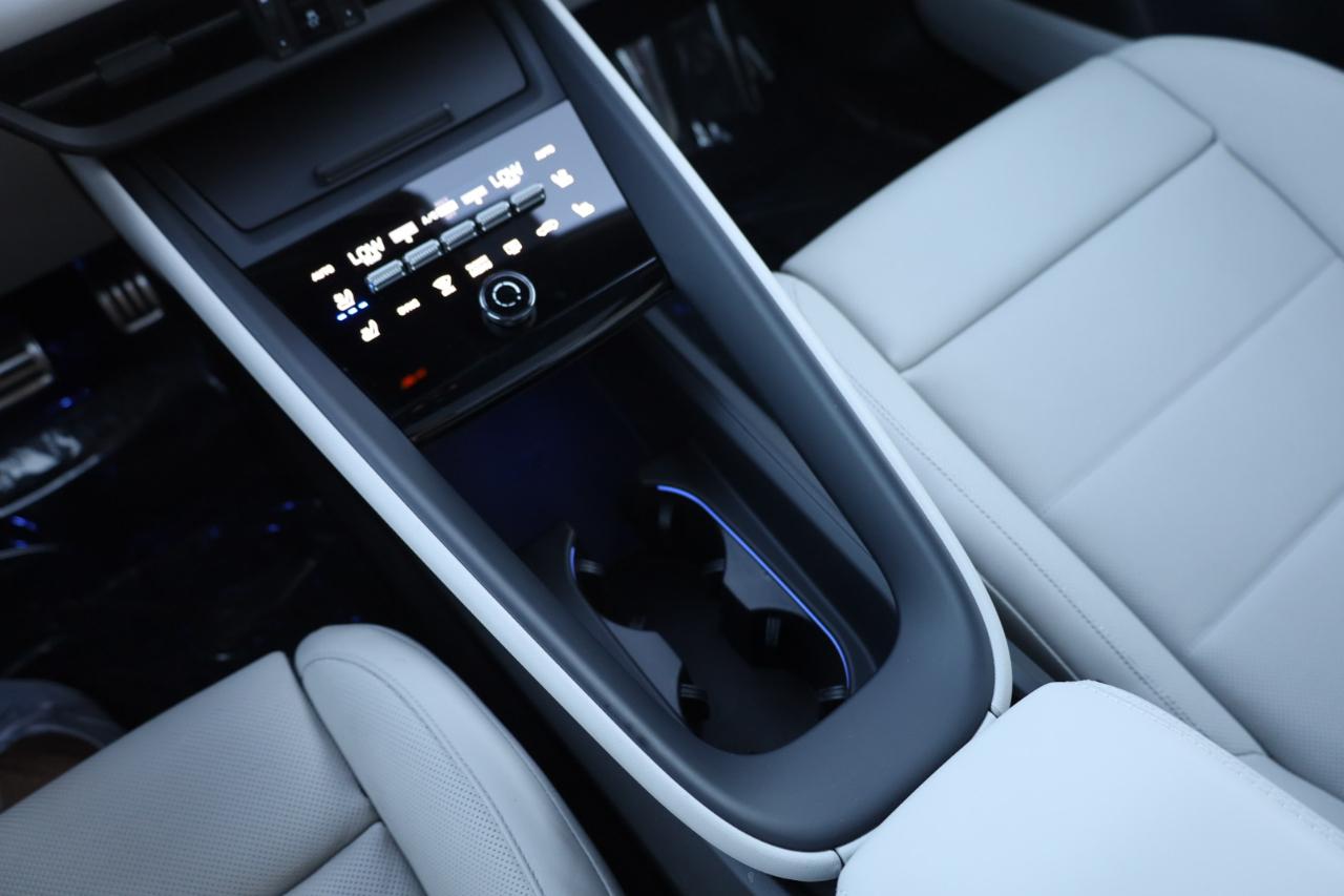 Porsche Macan 4 Electric AWD 2025