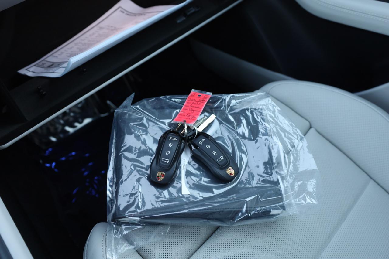 Porsche Macan 4 Electric AWD 2025