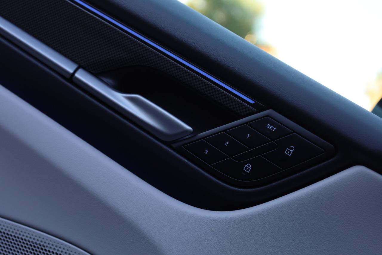 Porsche Macan 4 Electric AWD 2025