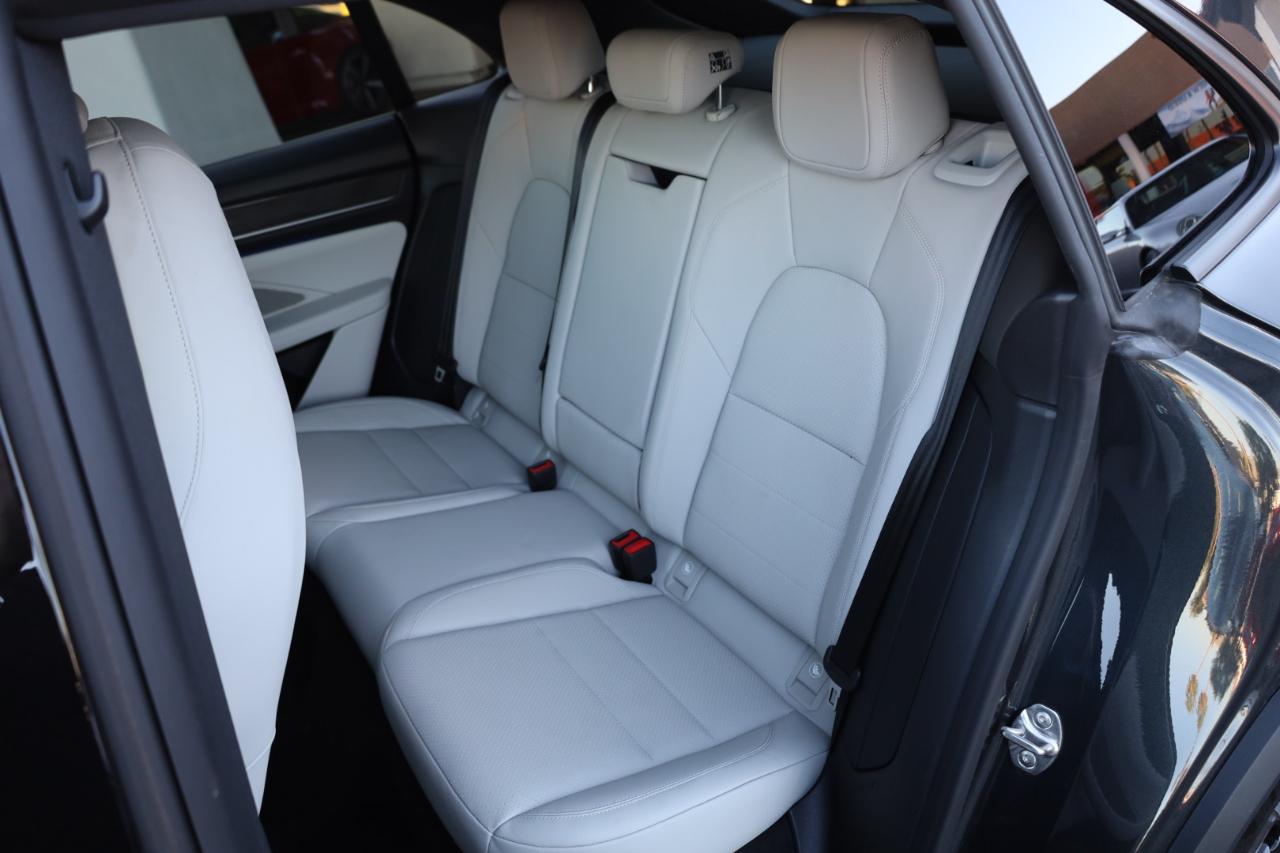 Porsche Macan 4 Electric AWD 2025