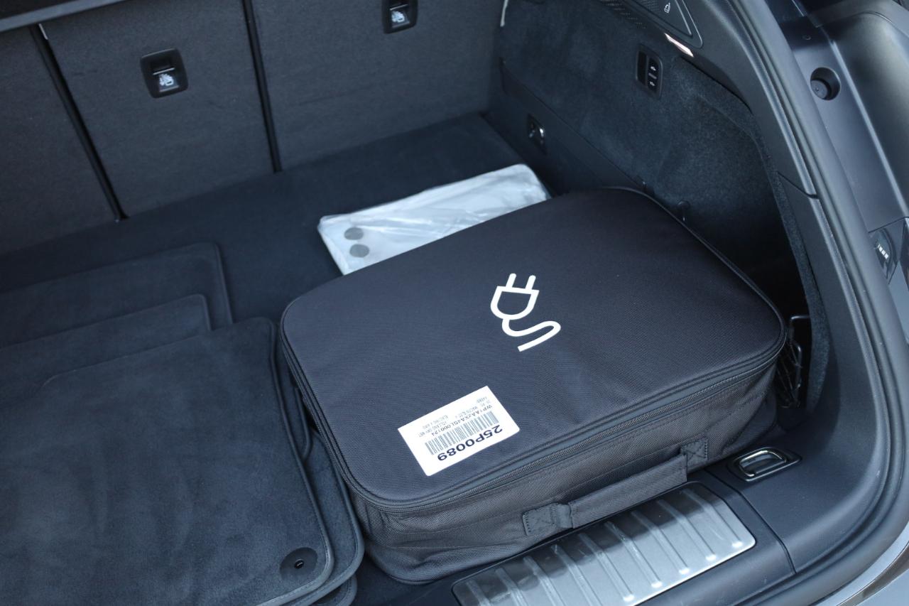 Porsche Macan 4 Electric AWD 2025