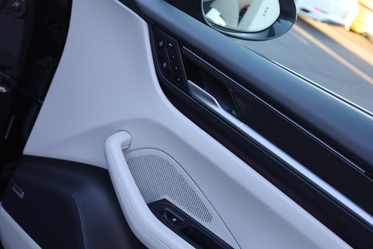 Porsche Macan 4 Electric AWD 2025