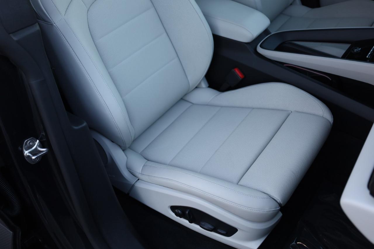 Porsche Macan 4 Electric AWD 2025