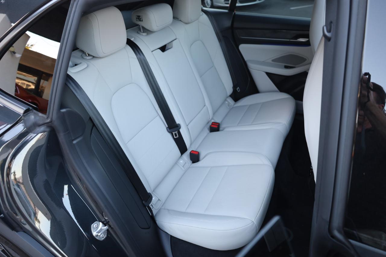 Porsche Macan 4 Electric AWD 2025