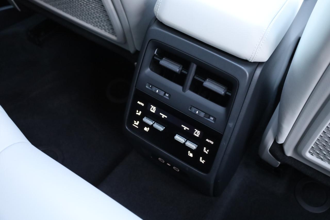 Porsche Macan 4 Electric AWD 2025