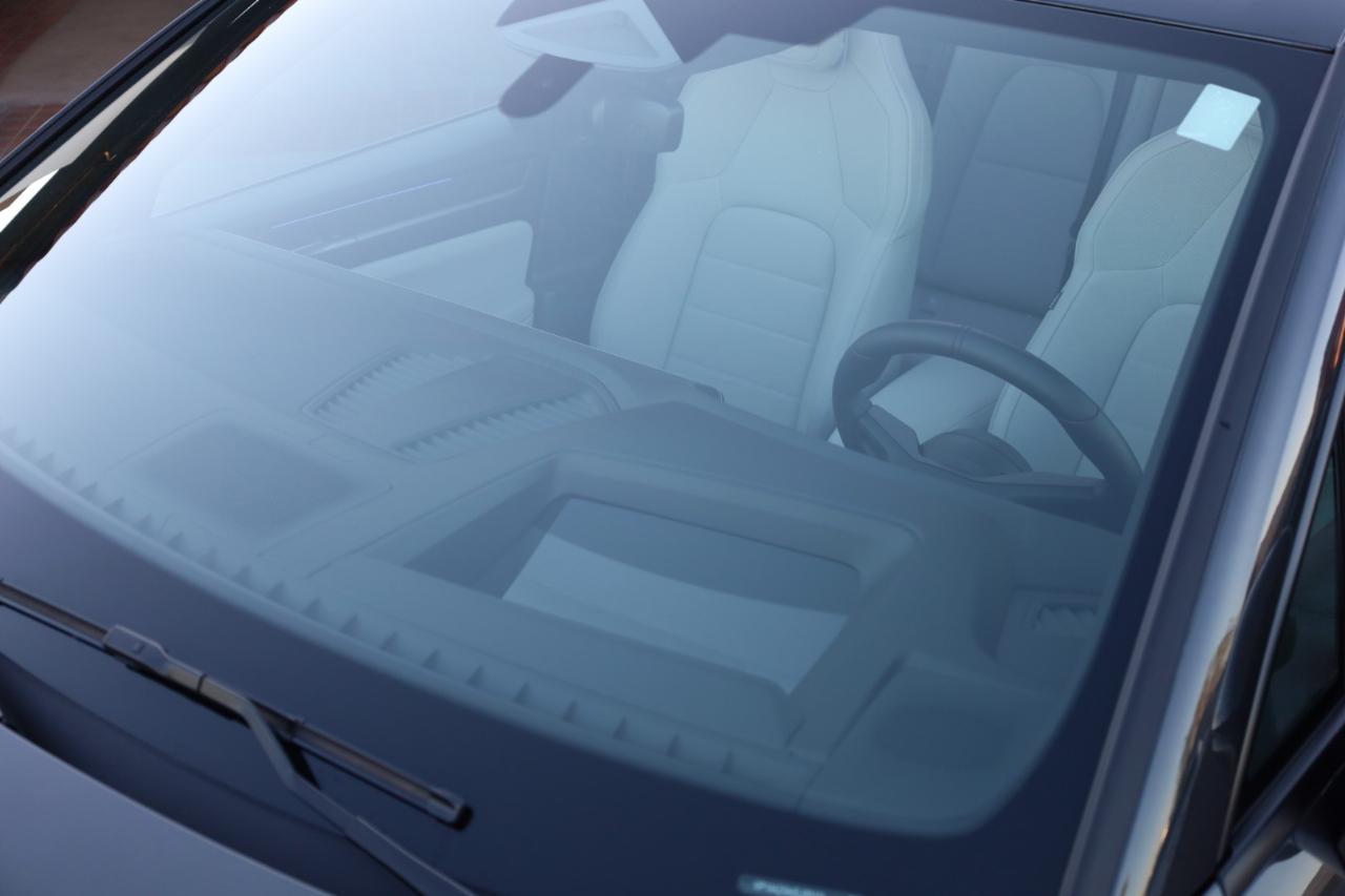 Porsche Macan 4 Electric AWD 2025