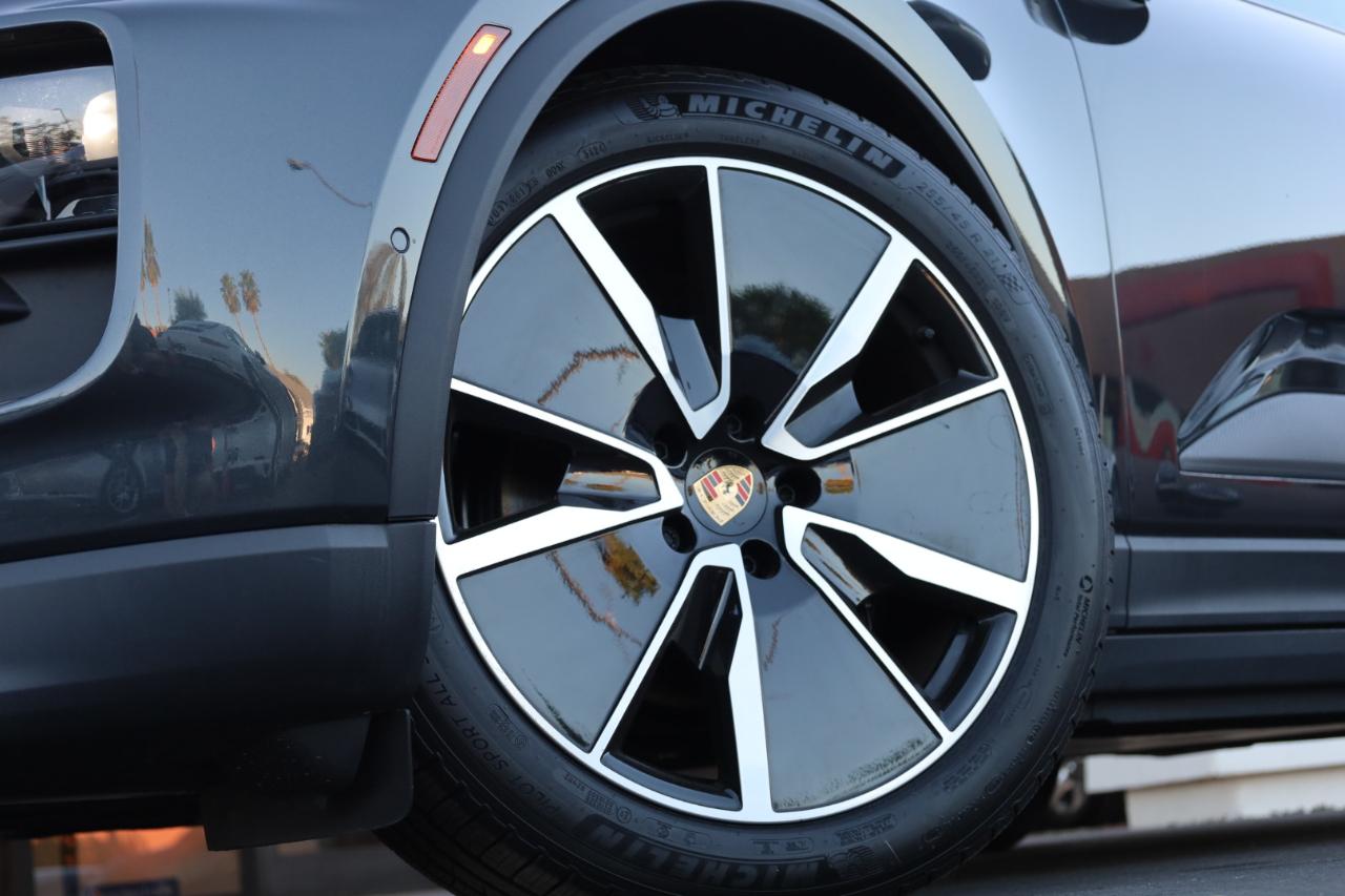 Porsche Macan 4 Electric AWD 2025