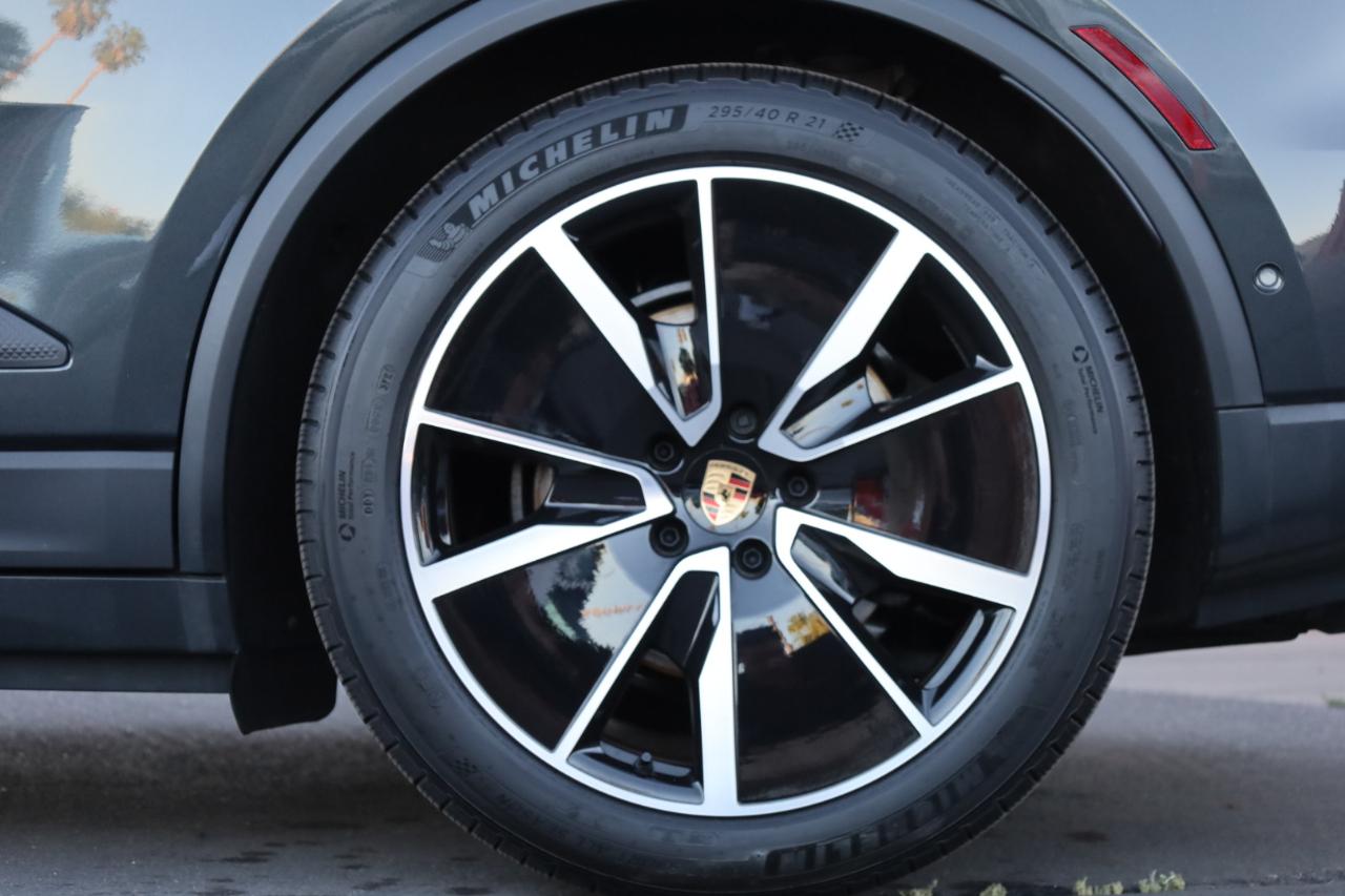 Porsche Macan 4 Electric AWD 2025