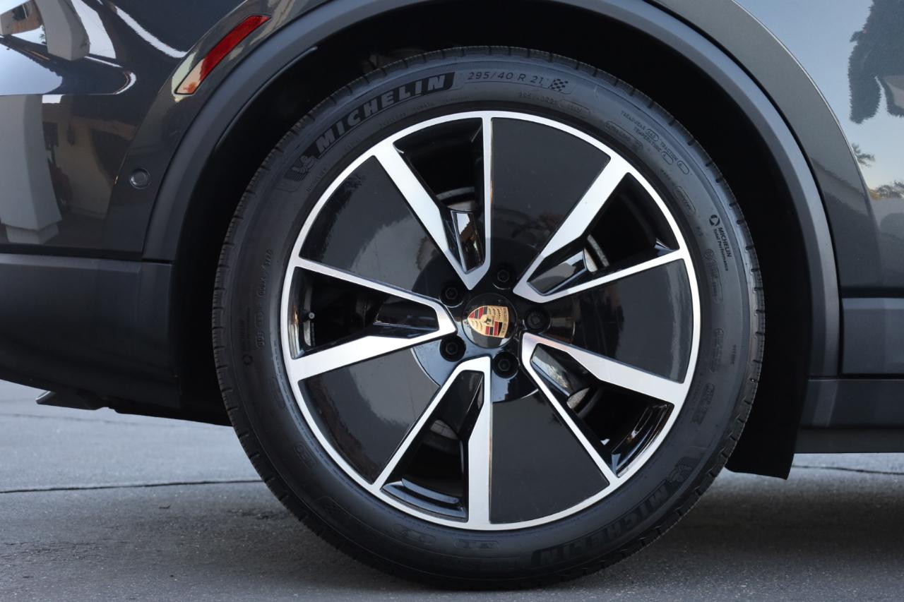 Porsche Macan 4 Electric AWD 2025