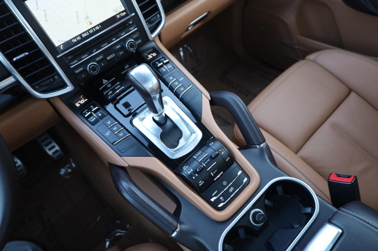 Porsche Cayenne GTS 2014