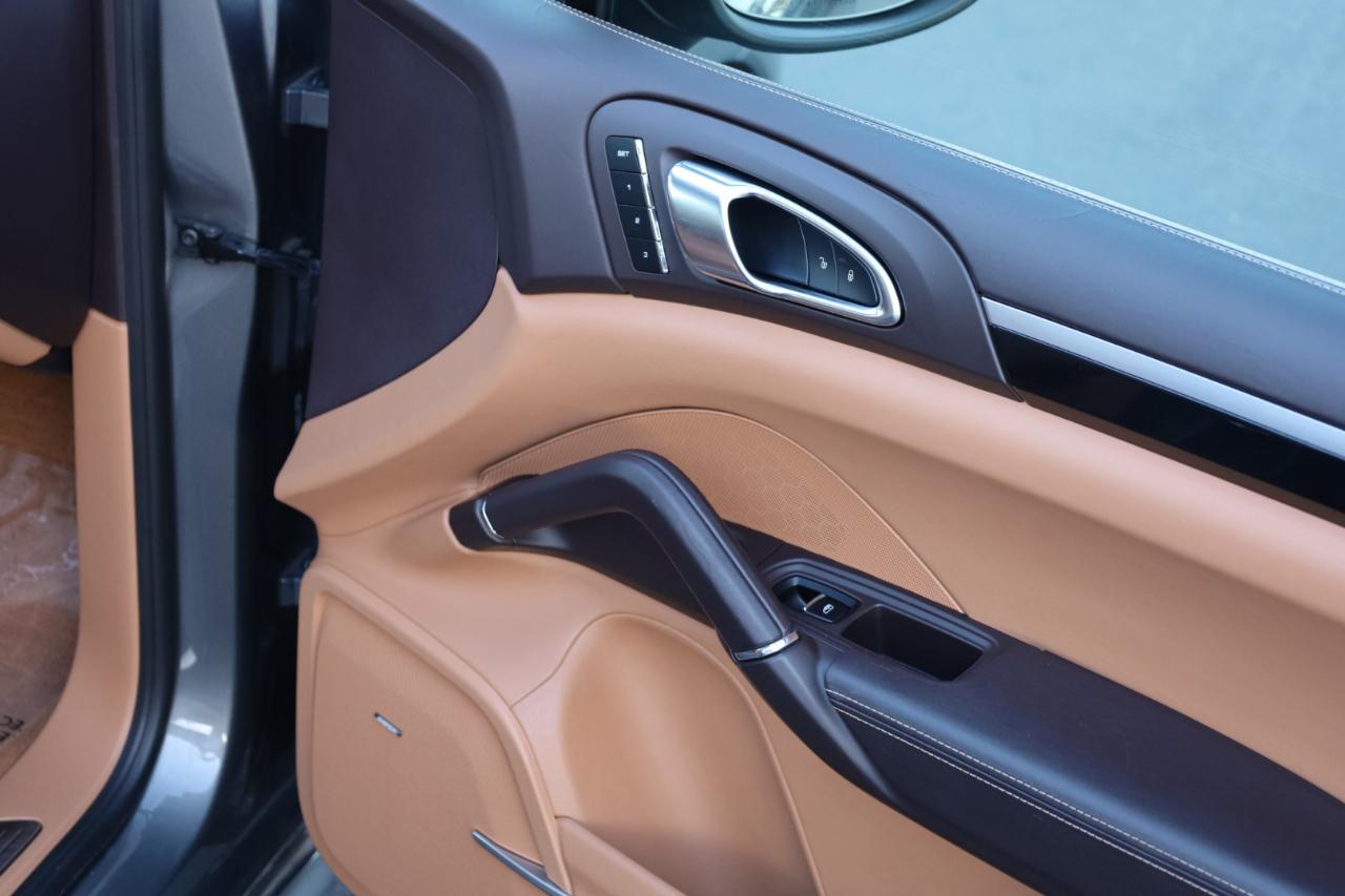 Porsche Cayenne GTS 2014