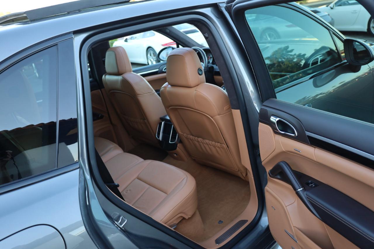 Porsche Cayenne GTS 2014