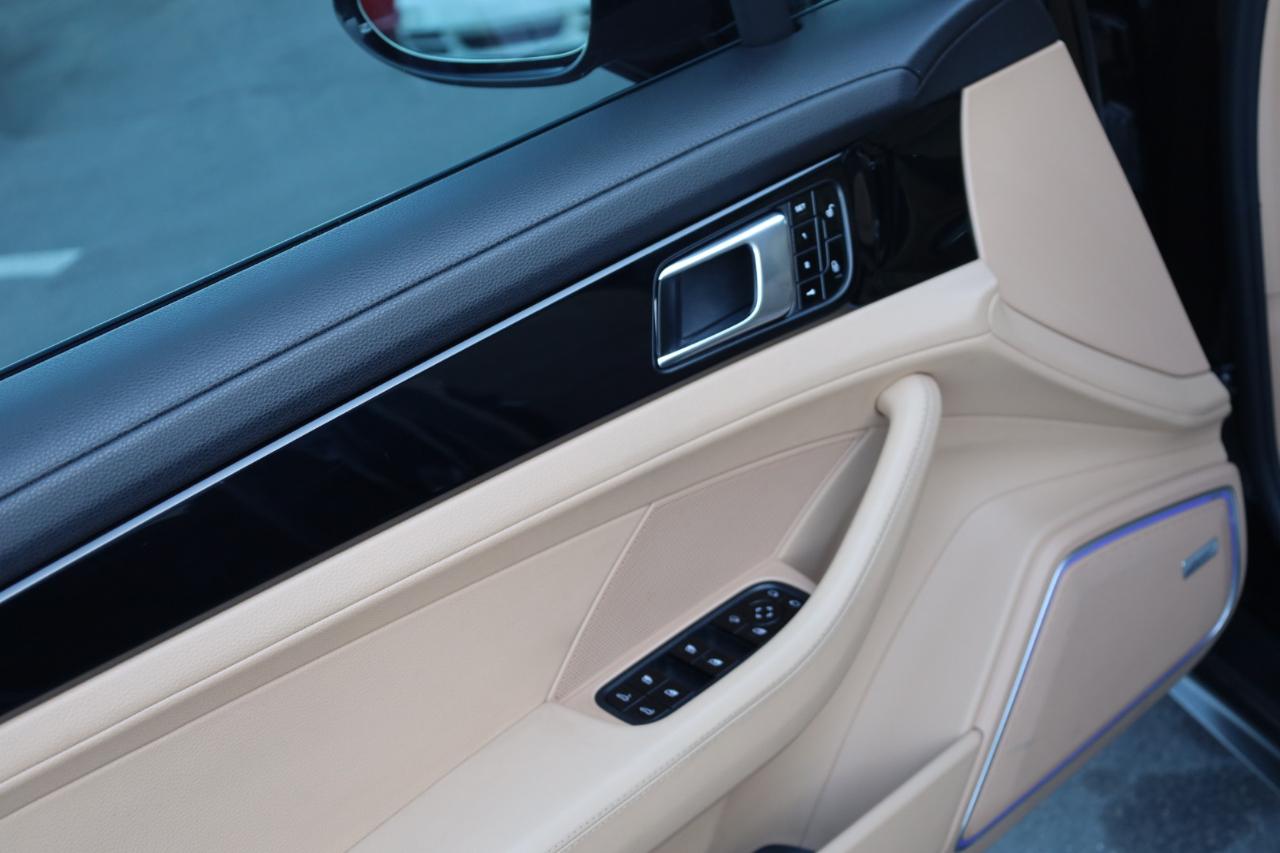 Porsche Panamera 4dr HB 2017