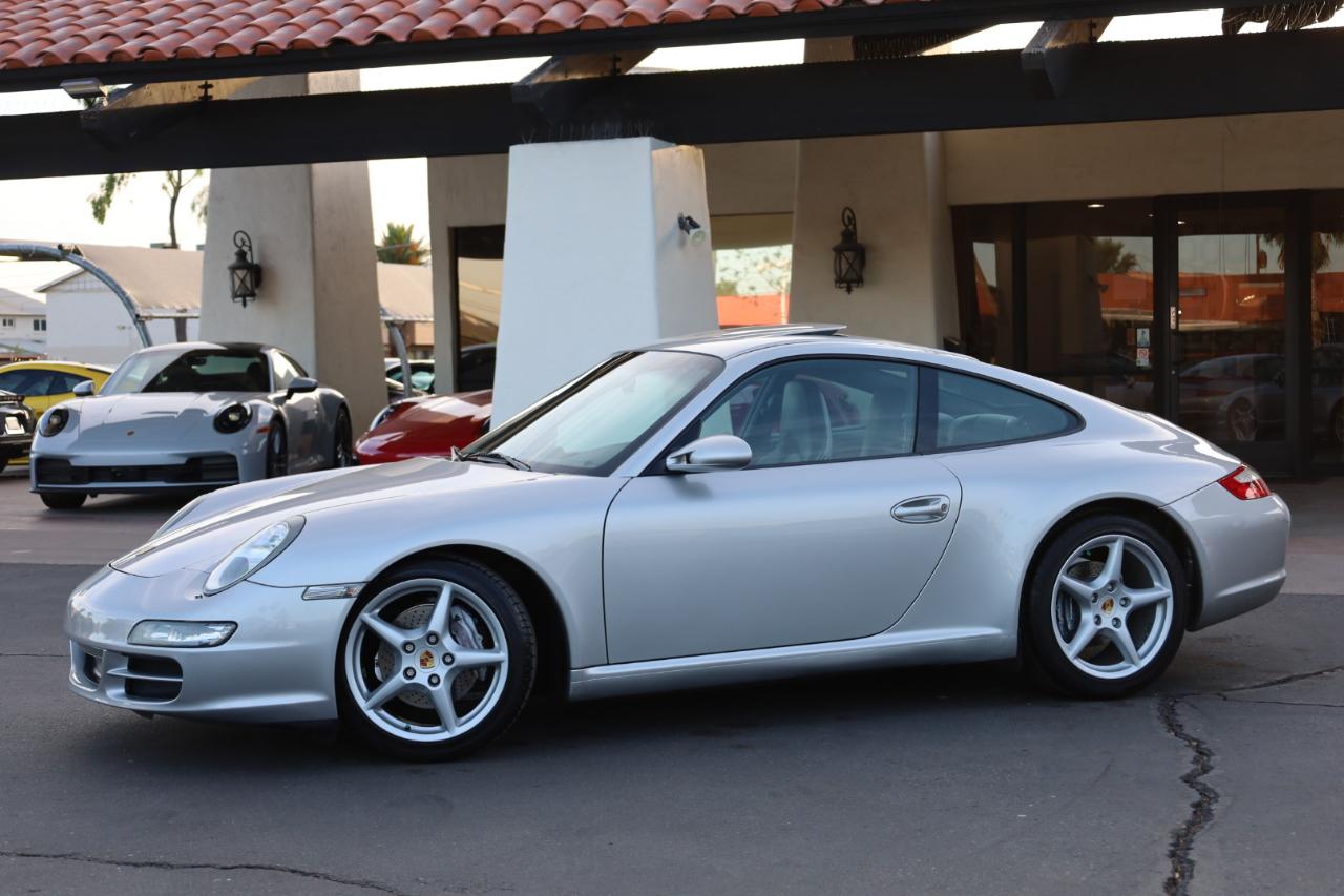 Porsche 911 Carrera Base 2005