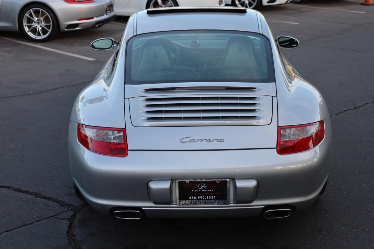 Porsche 911 Carrera Base 2005