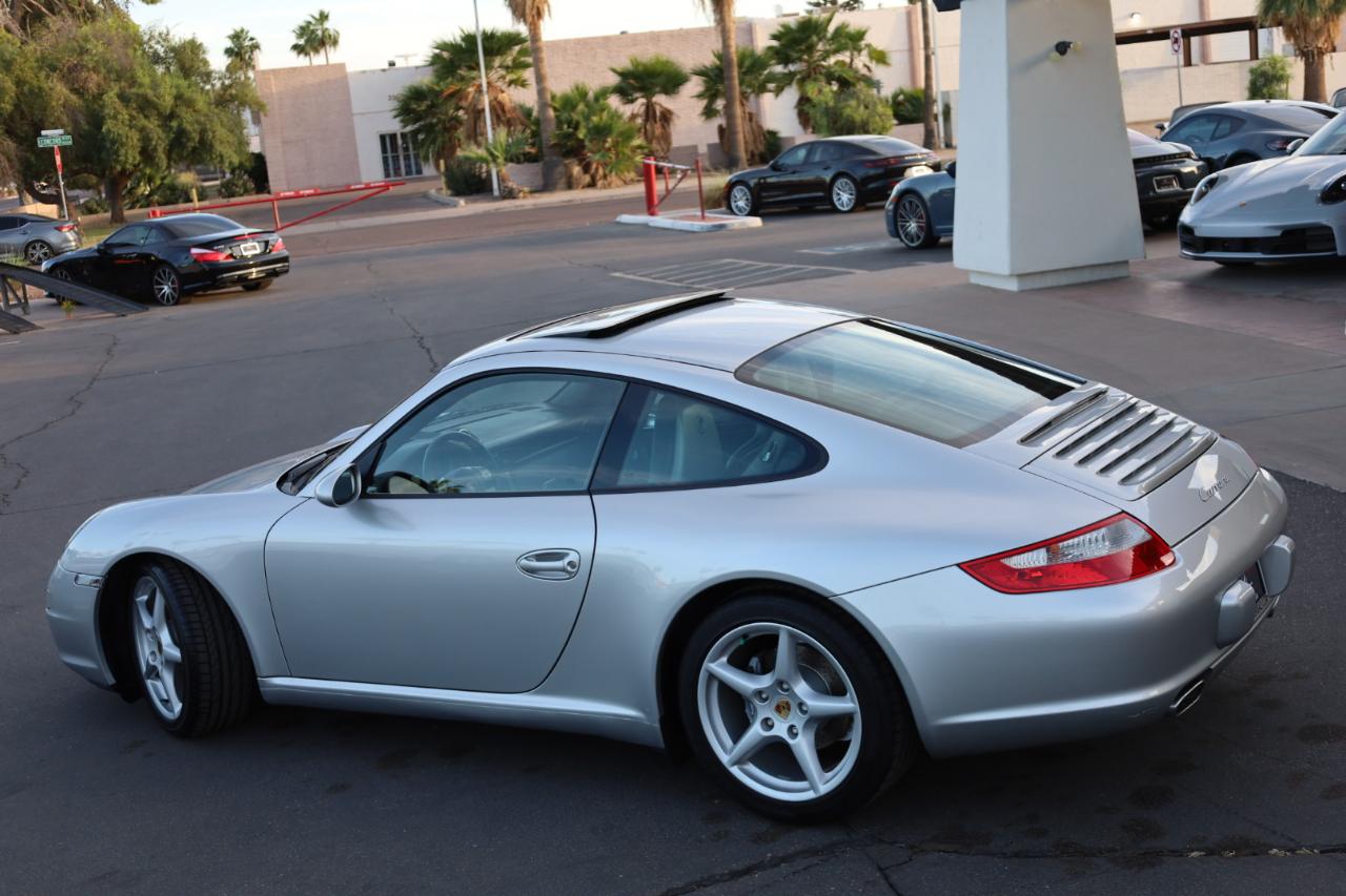 Porsche 911 Carrera Base 2005