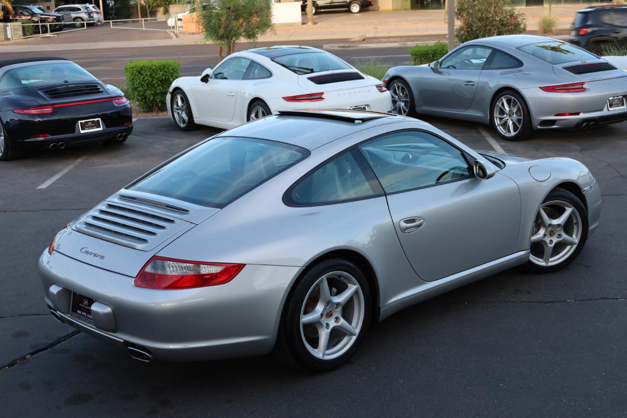 Porsche 911 Carrera Base 2005