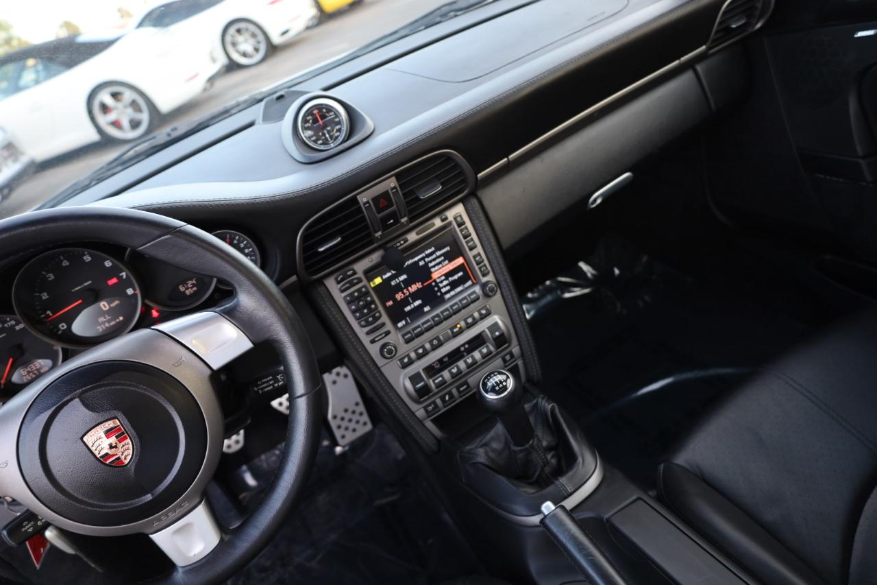 Porsche 911 Carrera Base 2005