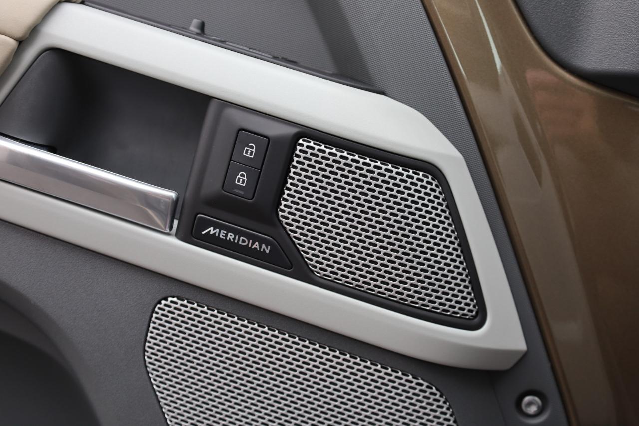Land Rover Defender 130 S 2024