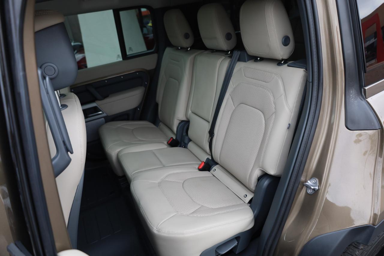Land Rover Defender 130 S 2024