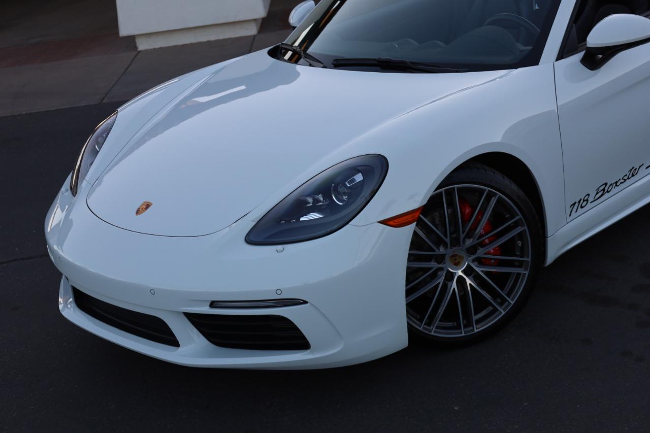 Porsche 718 Boxster S 2024