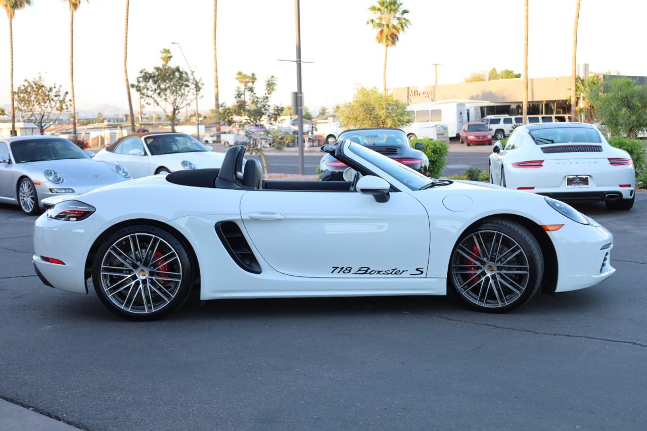 Porsche 718 Boxster S 2024