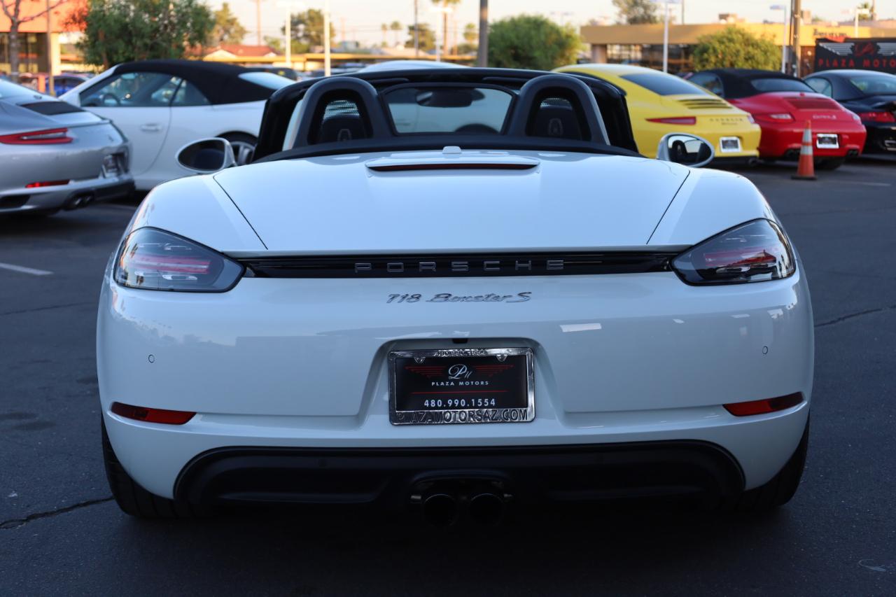 Porsche 718 Boxster S 2024