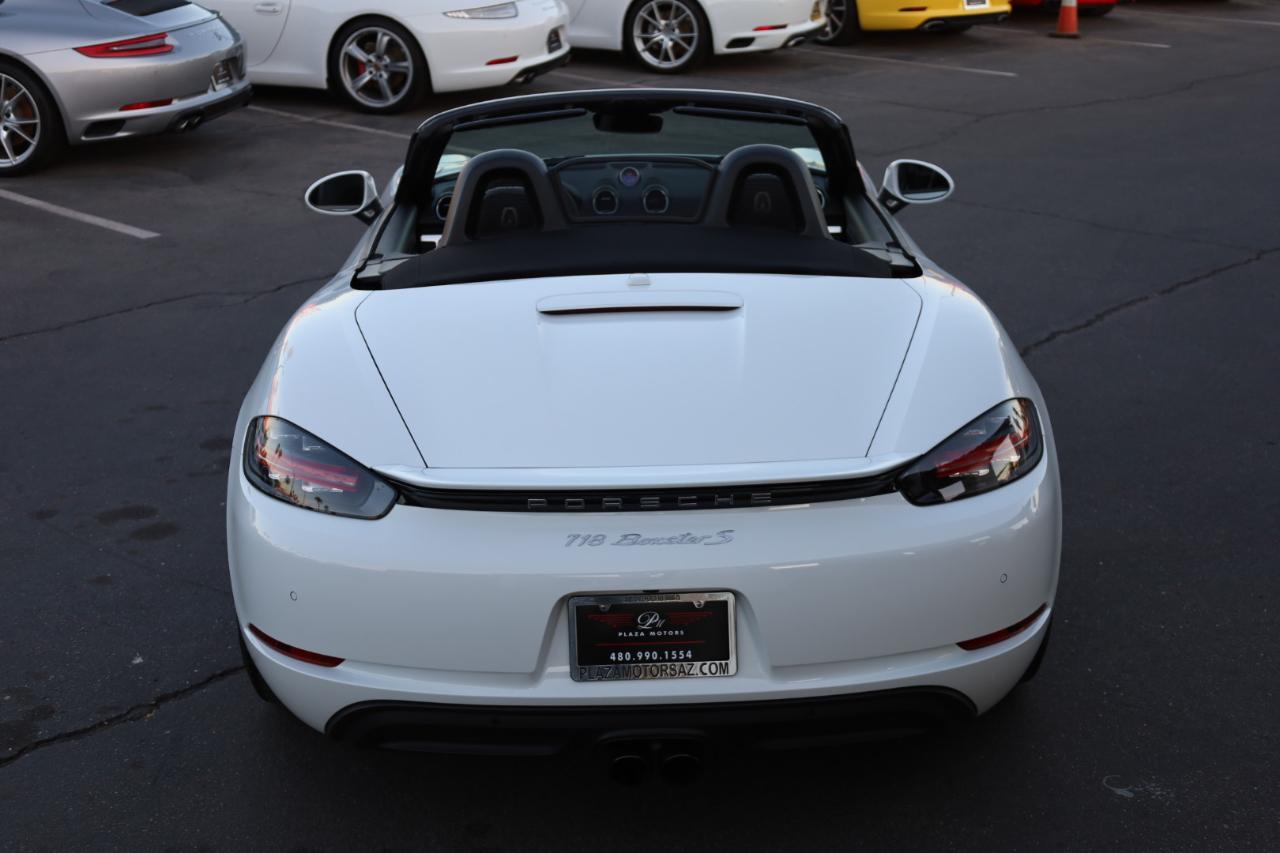Porsche 718 Boxster S 2024