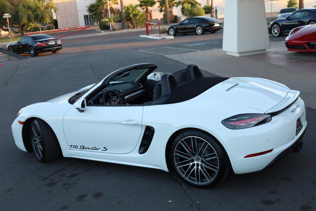 Porsche 718 Boxster S 2024
