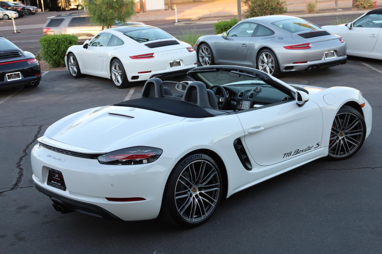 Porsche 718 Boxster S 2024