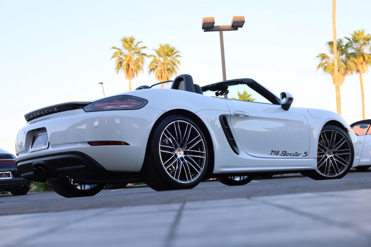 Porsche 718 Boxster S 2024