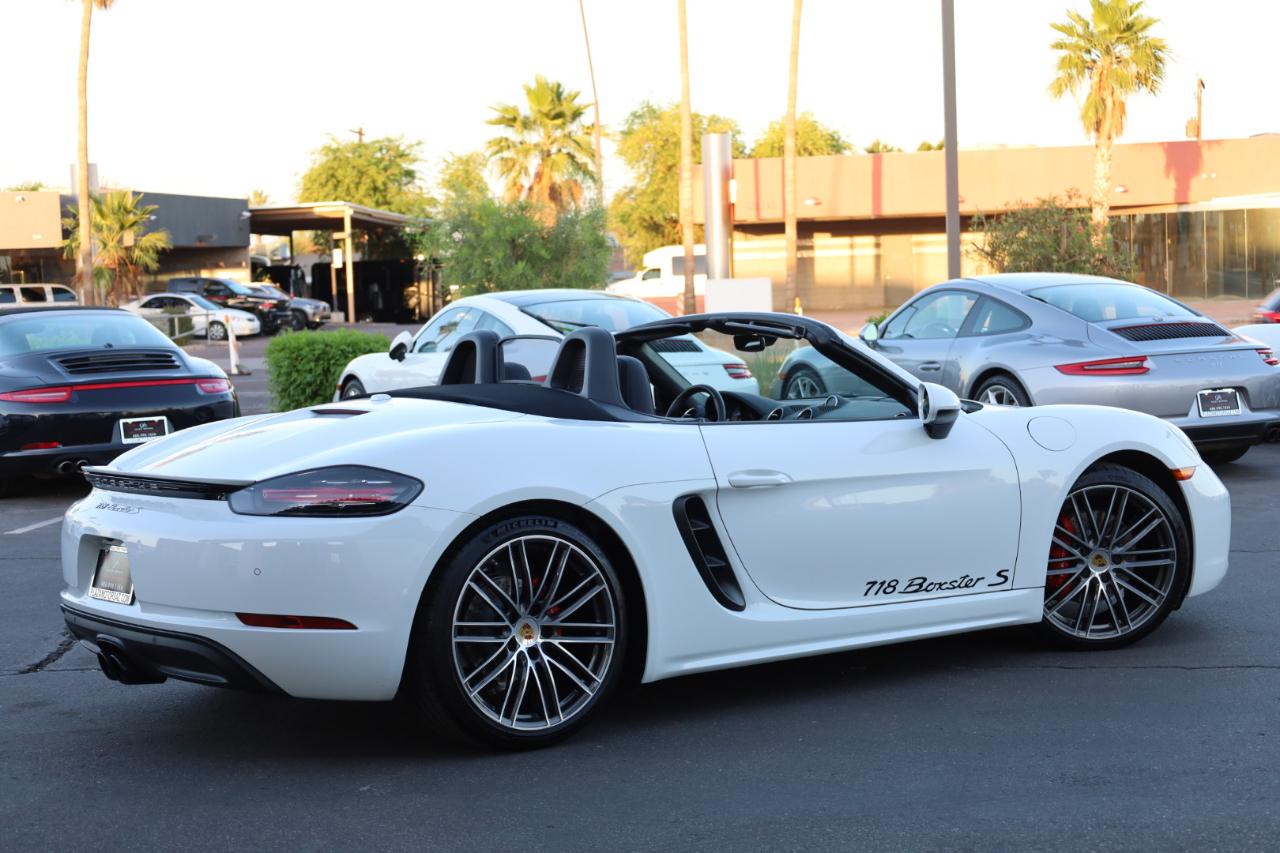 Porsche 718 Boxster S 2024