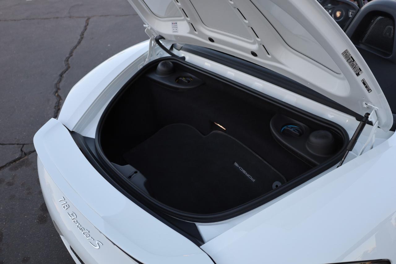 Porsche 718 Boxster S 2024