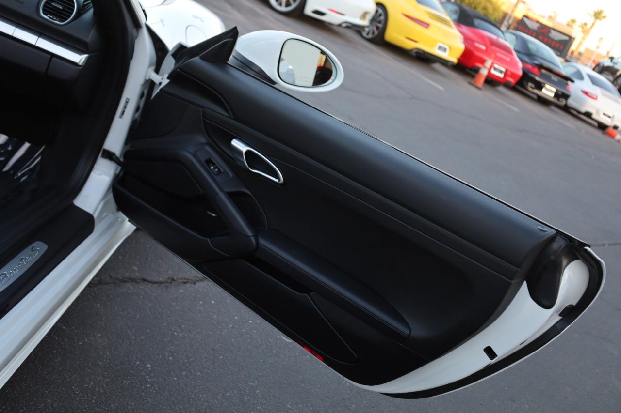 Porsche 718 Boxster S 2024