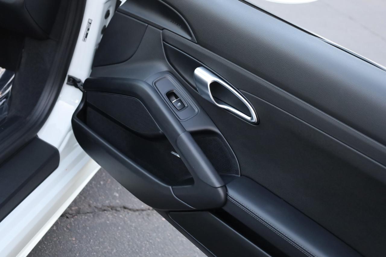 Porsche 718 Boxster S 2024