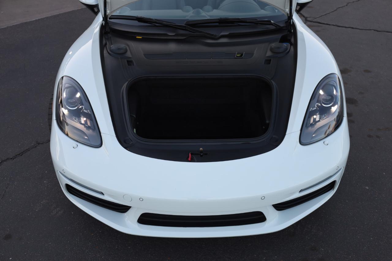 Porsche 718 Boxster S 2024