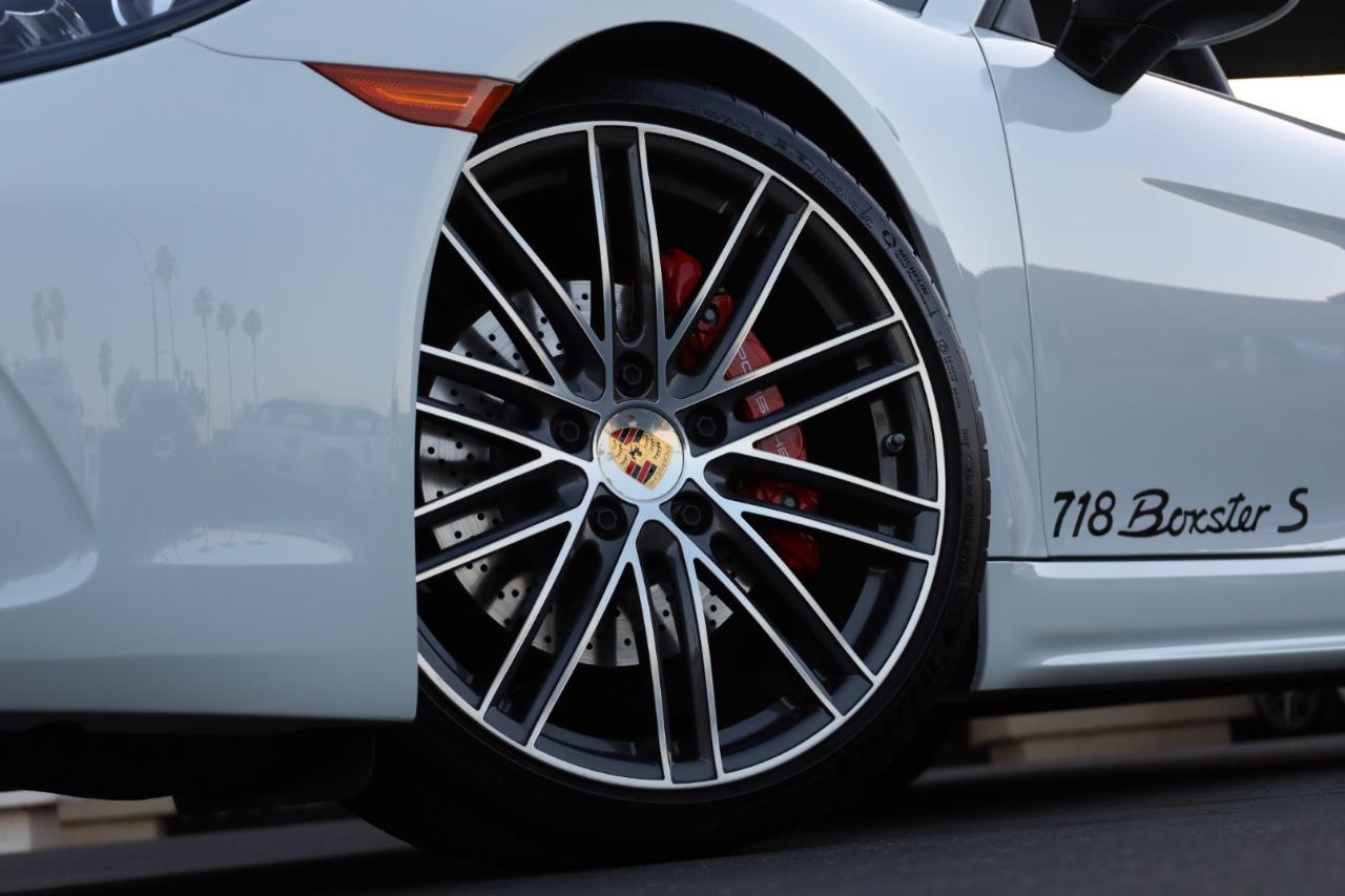 Porsche 718 Boxster S 2024