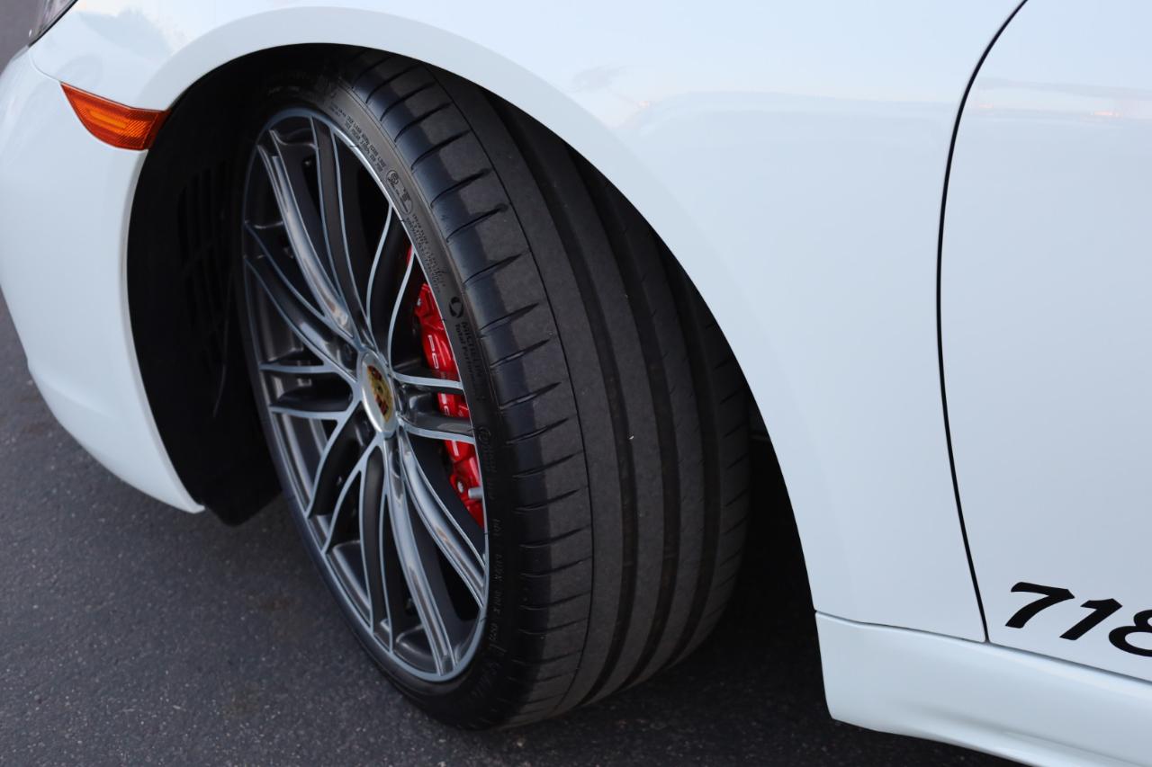 Porsche 718 Boxster S 2024