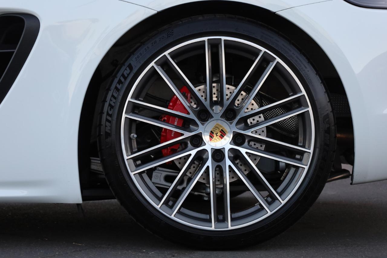 Porsche 718 Boxster S 2024