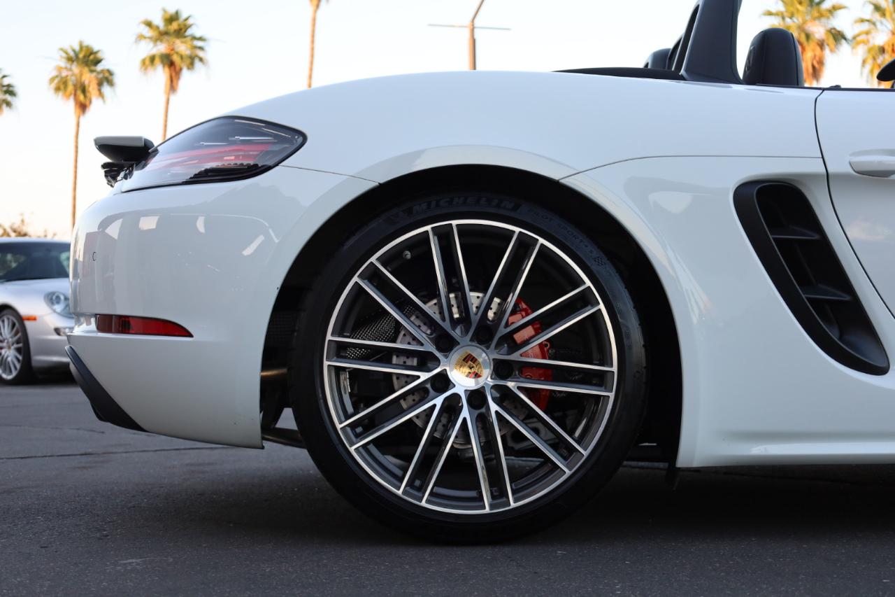 Porsche 718 Boxster S 2024