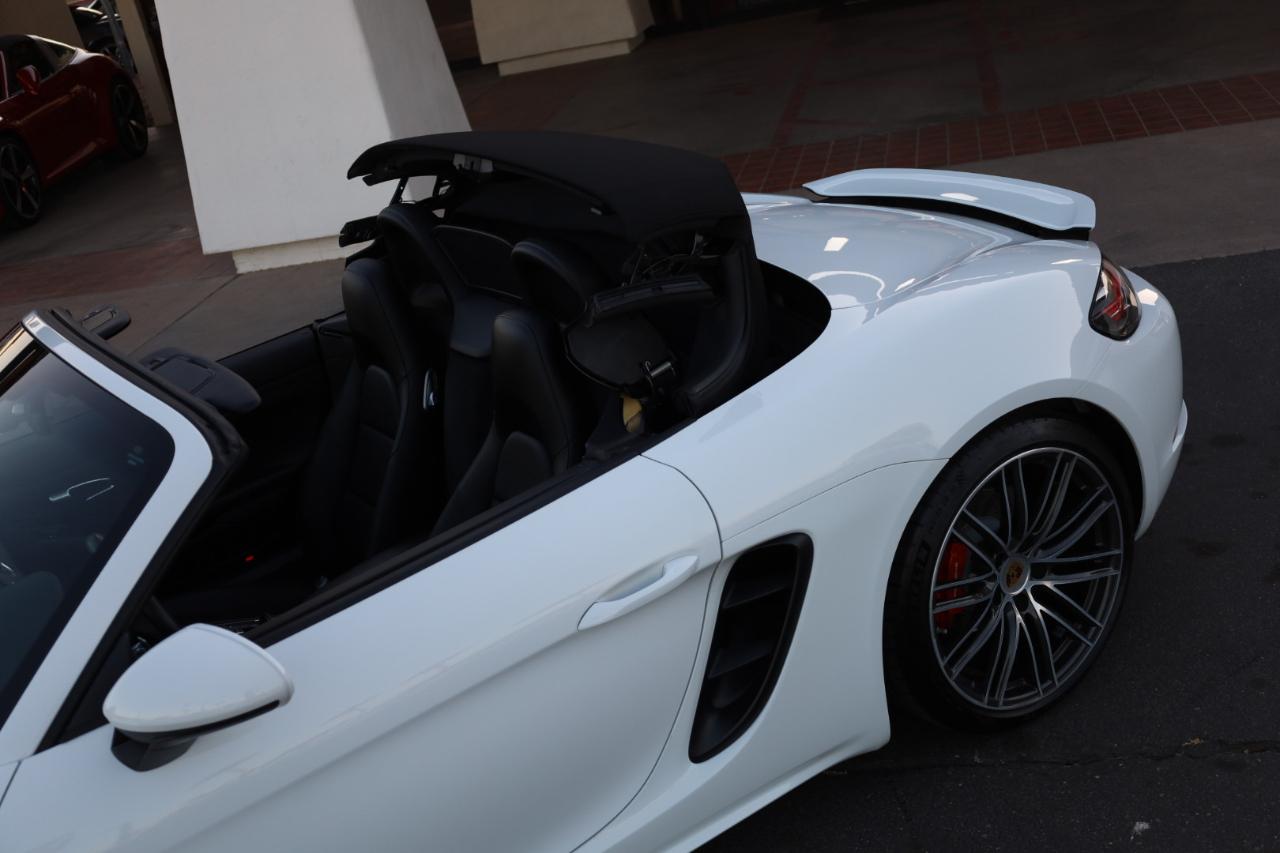Porsche 718 Boxster S 2024