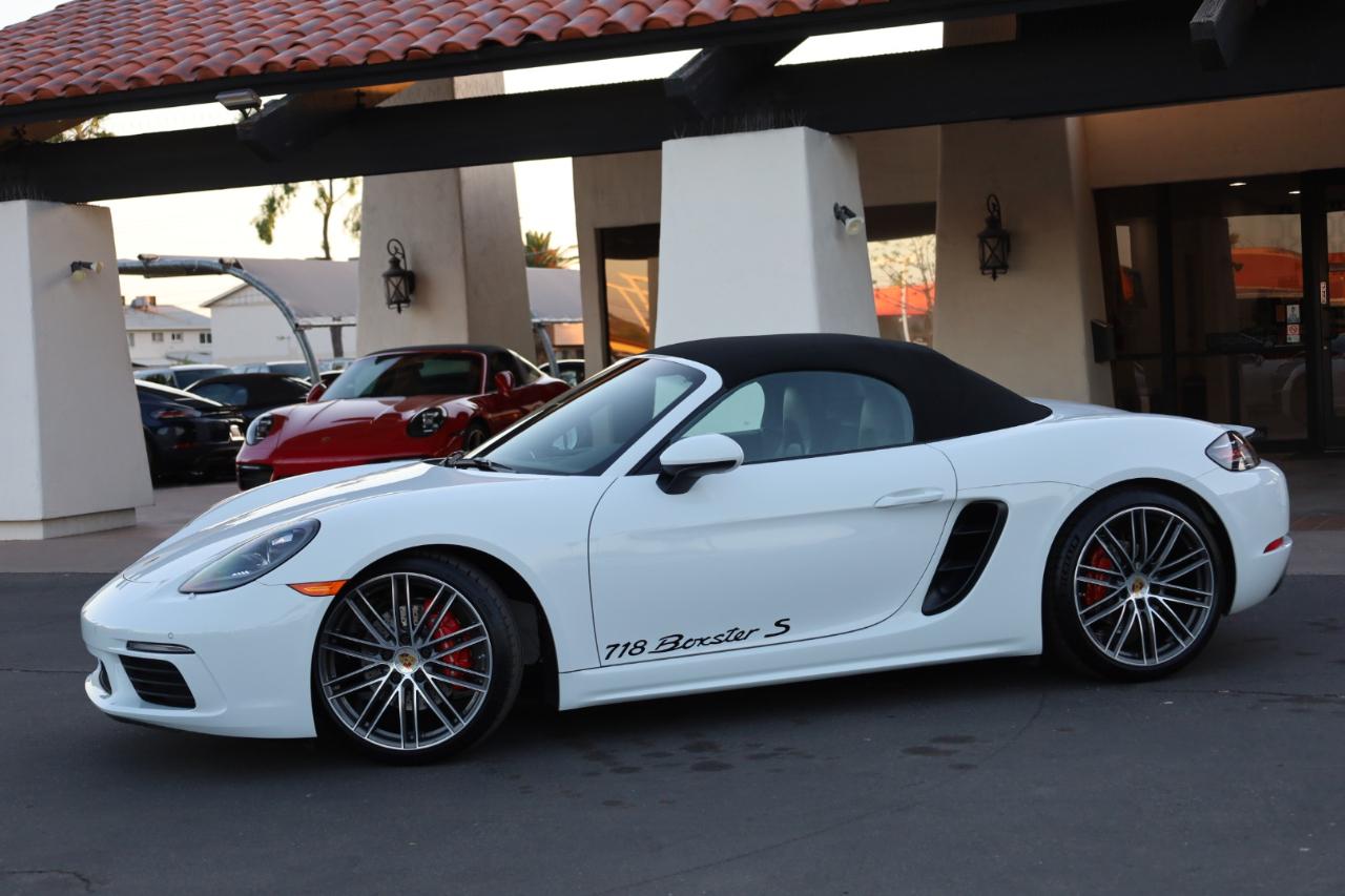 Porsche 718 Boxster S 2024