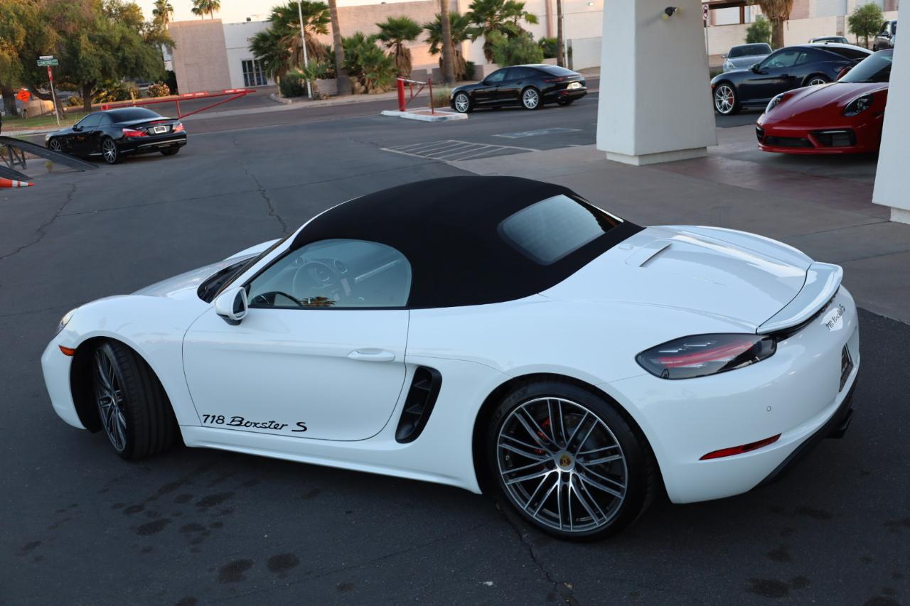 Porsche 718 Boxster S 2024