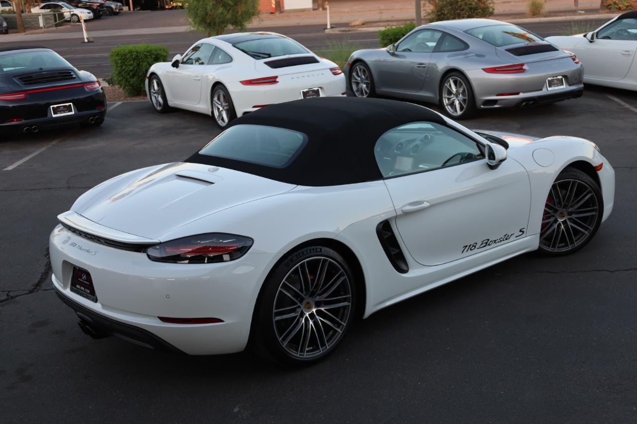 Porsche 718 Boxster S 2024
