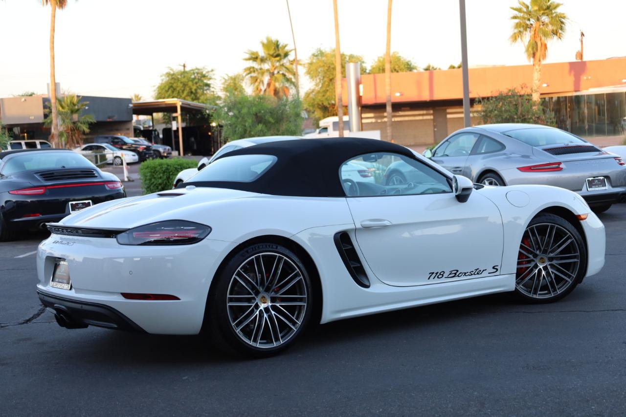Porsche 718 Boxster S 2024