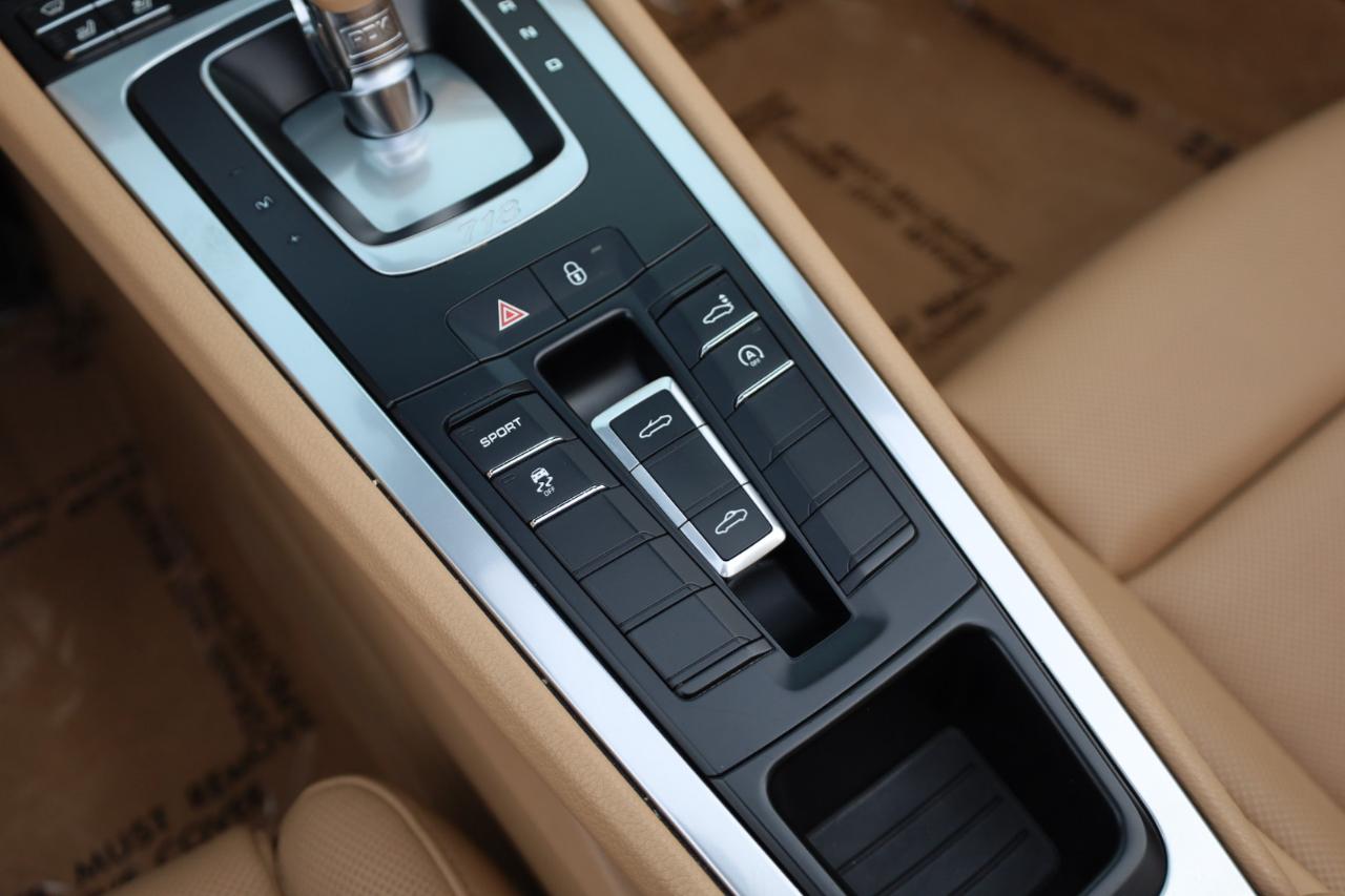 Porsche 718 Boxster Roadster 2017
